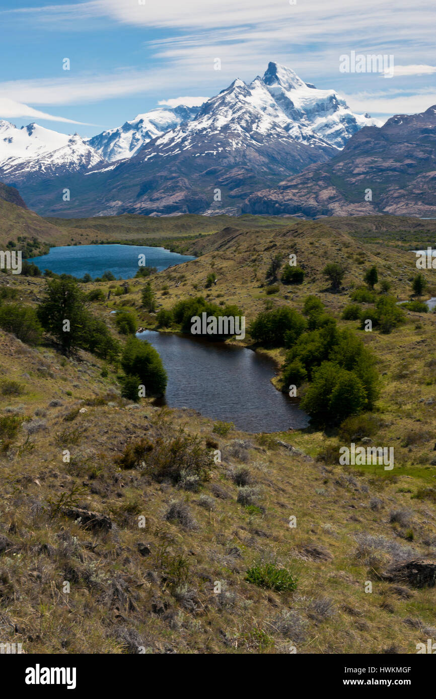 Vista panoramica di laghi e montagne in modo da estancia cristina per il Ghiacciaio Upsala in Patagonia argentina Foto Stock