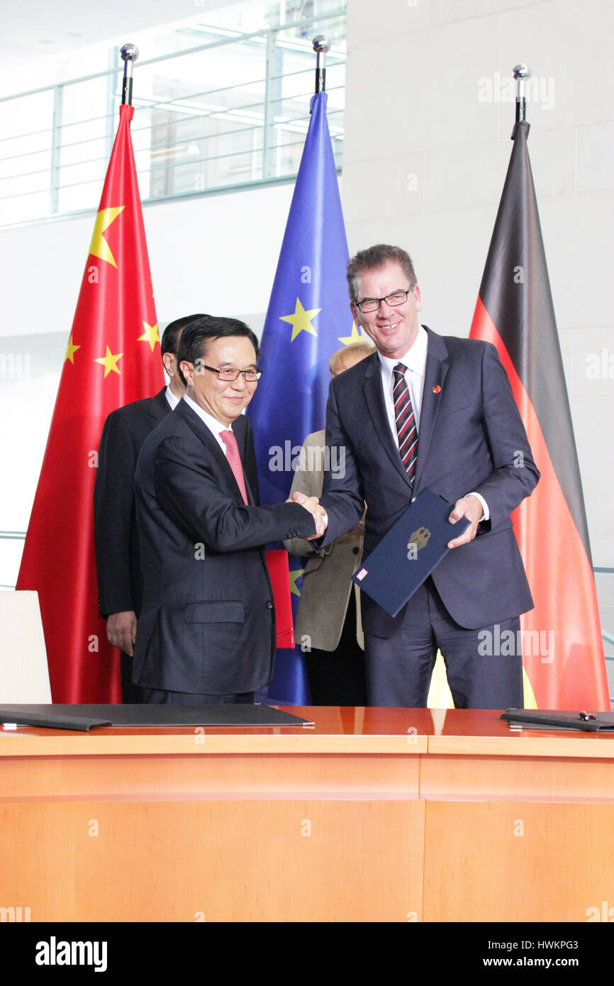 Berlino, Germania, Ottobre 10th, 2014: Cinese la delegazione del governo si incontra con la delegazione tedesca per gli accordi economici Foto Stock