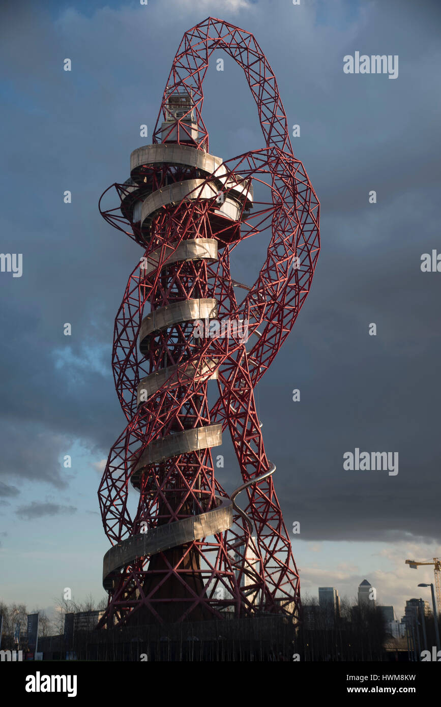 Londra, Regno Unito. Xxi Mar, 2017. La ArcelorMittal orbita (a cui spesso viene fatto riferimento come l'orbita Tower o semplicemente l'orbita) è un 114,5-metro-alti (376 ft) la scultura e la torre di osservazione nel Queen Elizabeth Parco Olimpico di Stratford, Londra. Credito: Alberto Pezzali/Pacific Press/Alamy Live News Foto Stock