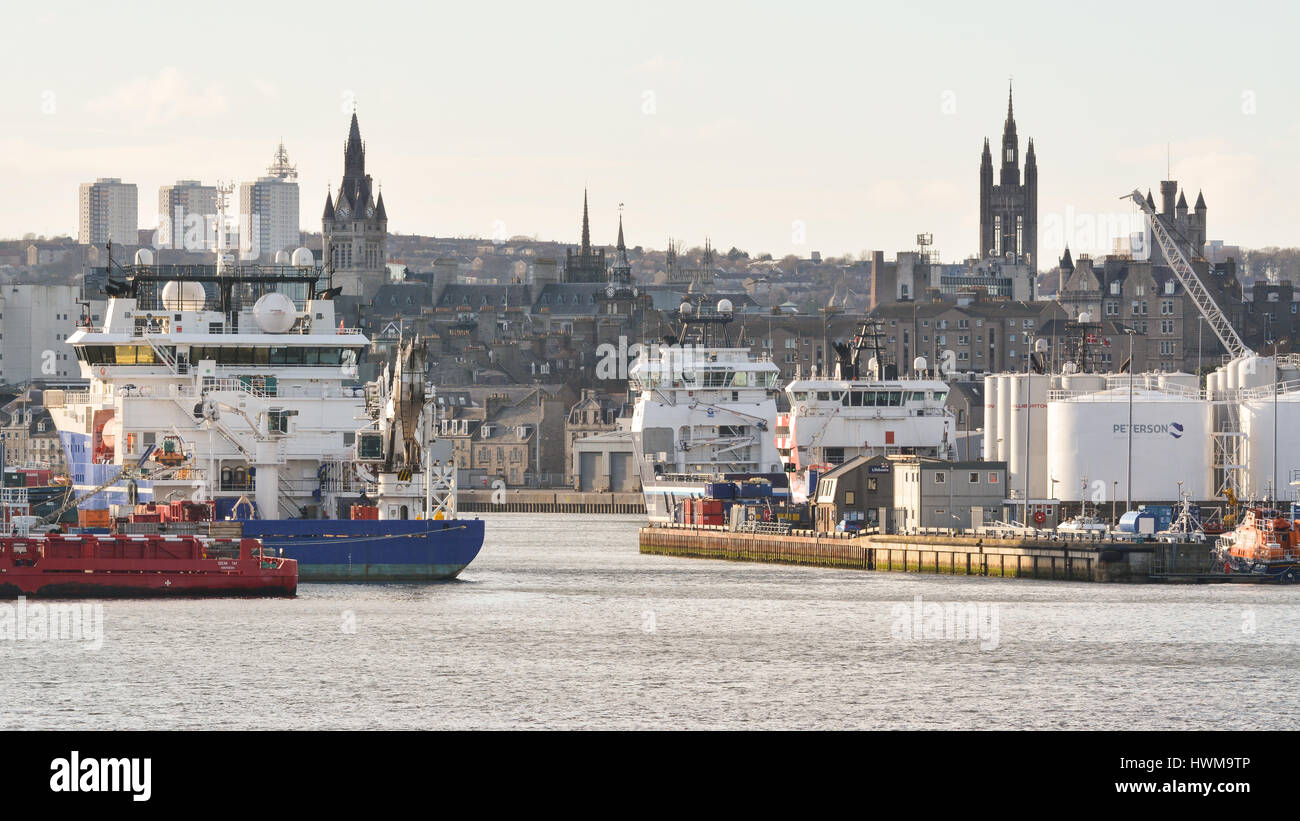 Aberdeen palazzi di granito e Aberdeen Harbour, Aberdeen Scotland, Regno Unito Foto Stock
