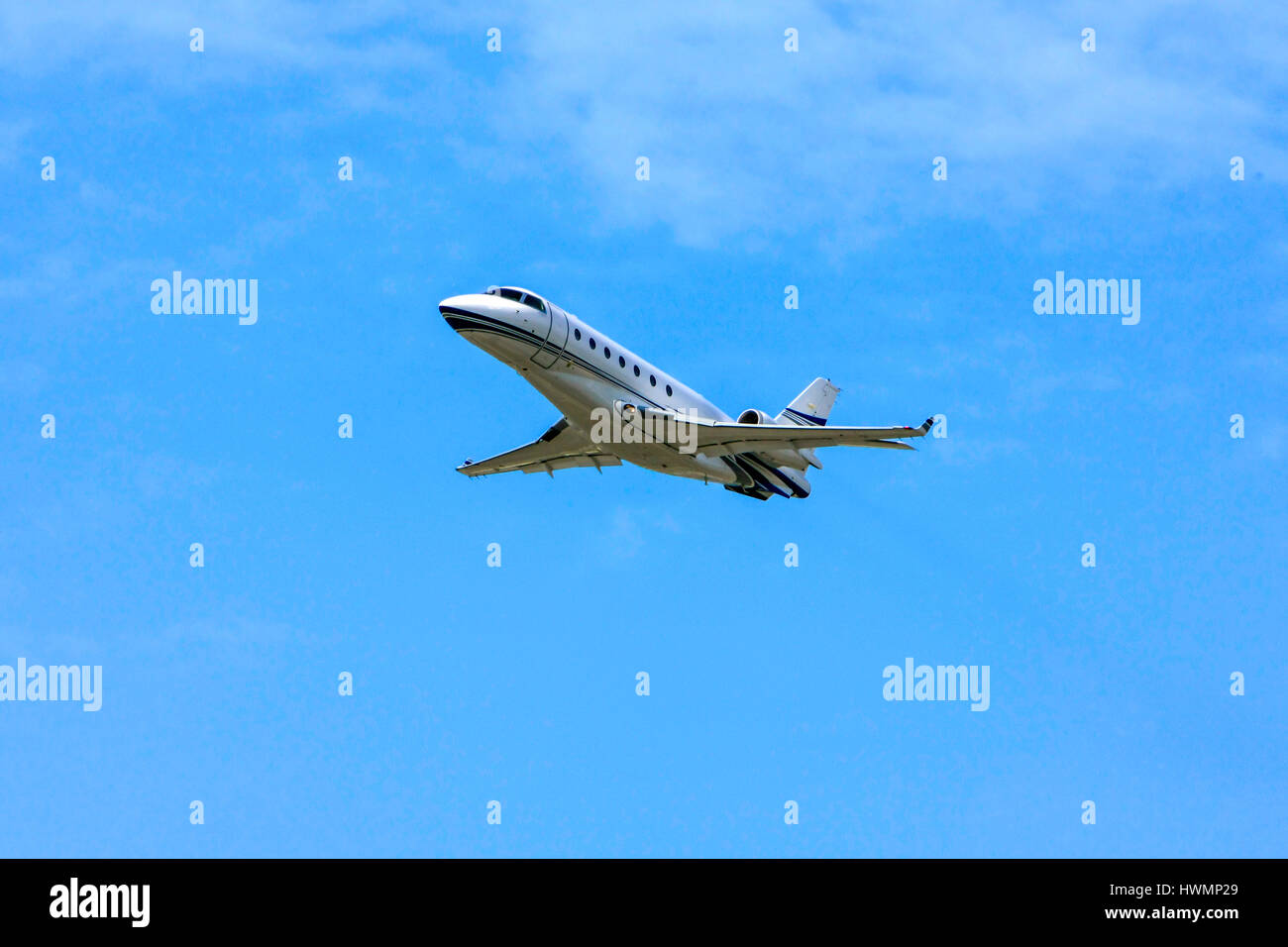 Galaxy G-200 personale jet executive oltre i cieli di Sarasota SRQ Airport in Florida Foto Stock
