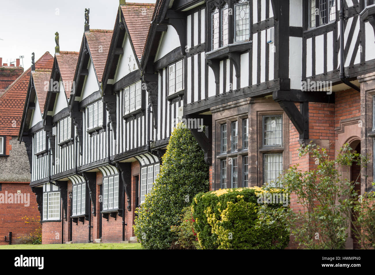 Port Sunlight - un modello di villaggio e borgo nel Metropolitan Borough of Wirral, Merseyside. In bianco e nero in stile tudor case Foto Stock