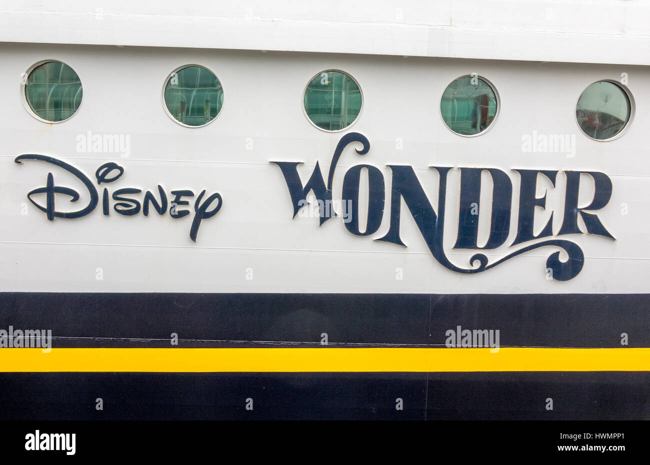 Chiusura del logo e il nome delle navi della Disney nave da crociera Disney Wonder Foto Stock