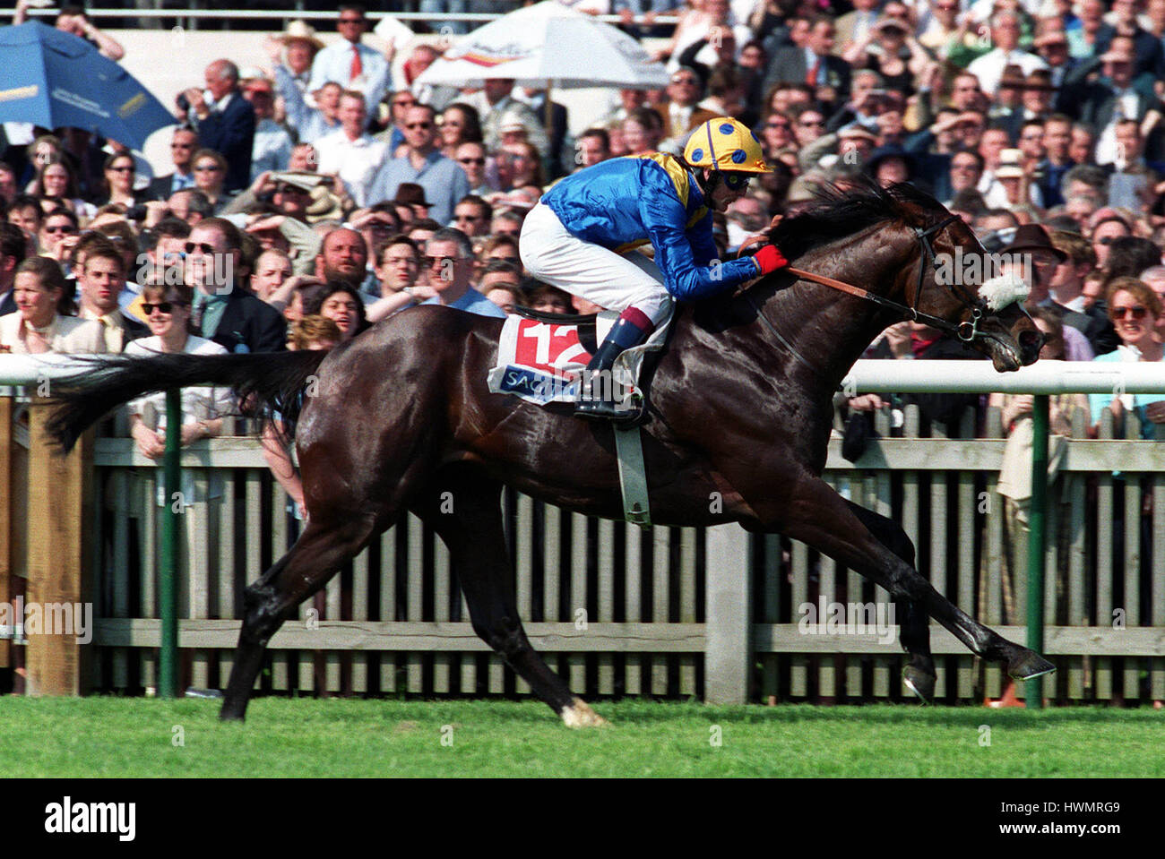 KINGS migliori vince 2000 Guinea cavalcato da K.FALLON 06 Maggio 2000 Foto Stock