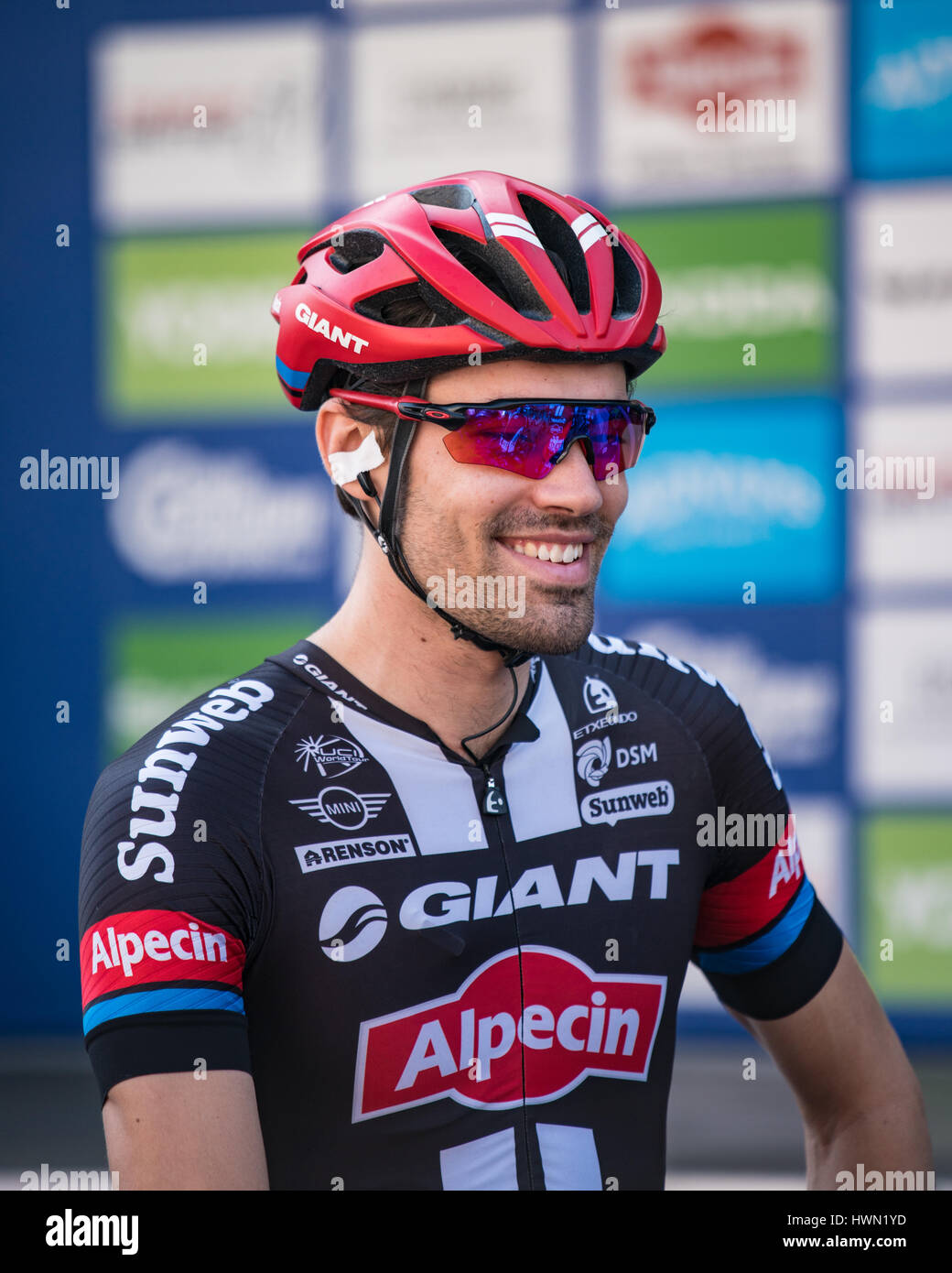 Tom Dumoulin del Team Giant Dumoulin sorrisi prima della fase 4 del tour della Gran Bretagna 2016 in Denbigh Foto Stock