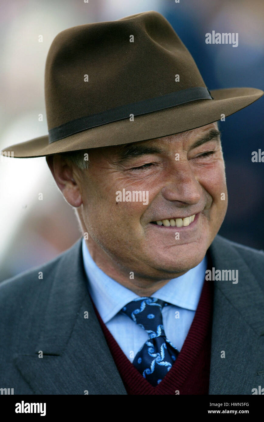 Paolo COLE GARA allenatore di cavalli ippodromo di York York 14 Maggio 2002 Foto Stock