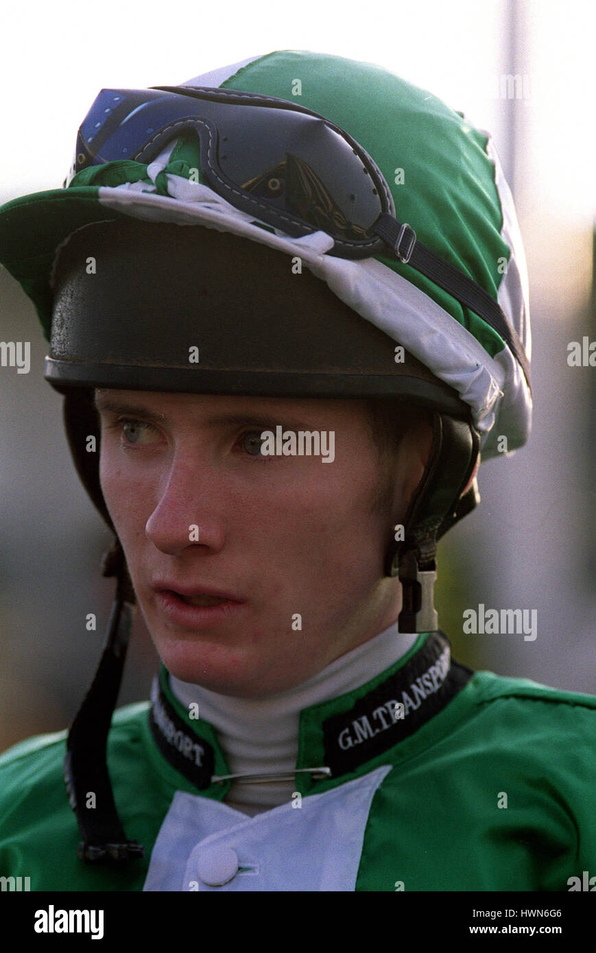 NIALL HANNITY JOCKEY WETHERBY RACECOURSE WETHERBY INGHILTERRA 08 Dicembre 2001 Foto Stock