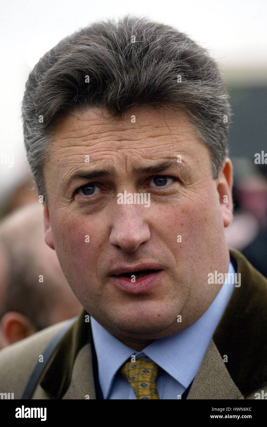 PAUL NICHOLLS GARA allenatore di cavalli ippodromo di Cheltenham CHELTENHAM 17 Novembre 2002 Foto Stock