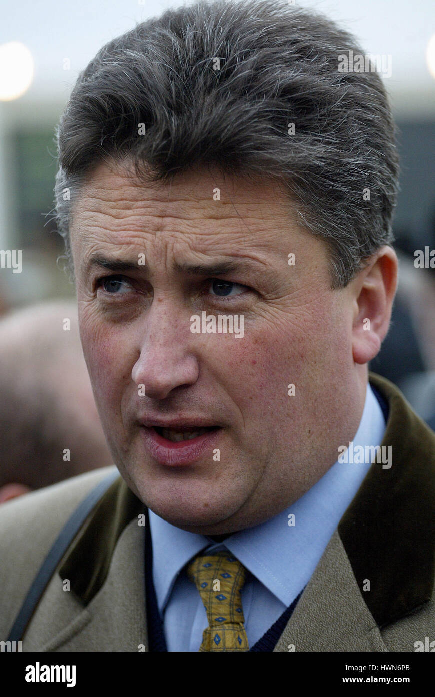 PAUL NICHOLLS GARA allenatore di cavalli ippodromo di Cheltenham CHELTENHAM 17 Novembre 2002 Foto Stock