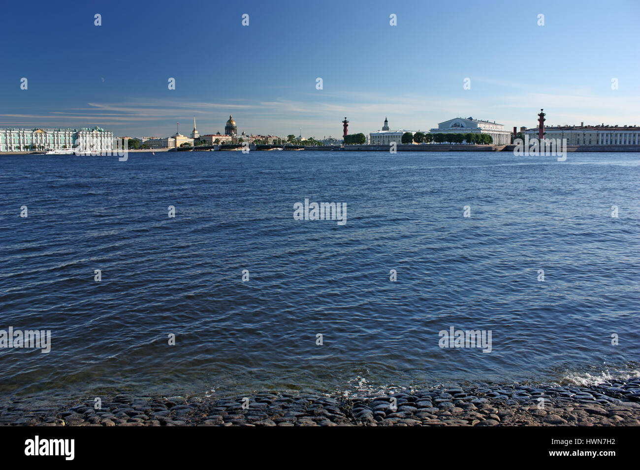 San Pietroburgo. Vedute panoramiche del palazzo quay (Winter Palace - Hermitage, Admiralty, San Isaac, Borsa, colonne rostrale, Ku Foto Stock
