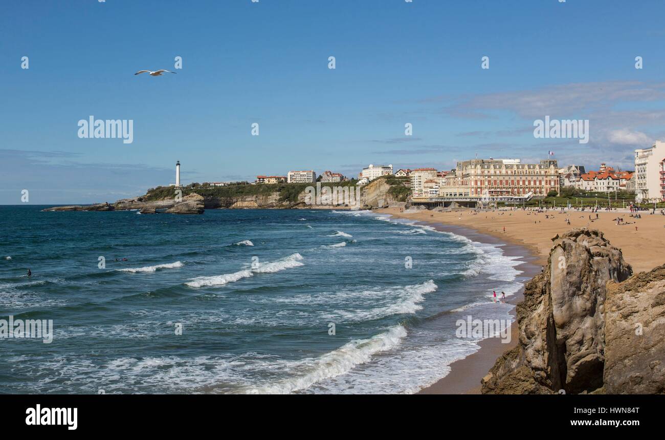 Francia, Pirenei Atlantique, Paese Basco, Biarritz, Grande Plage, vista del Palais Hotel Foto Stock