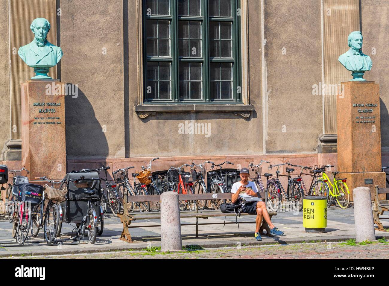 La Danimarca, la Zelanda, Copenaghen, Quartiere Latino, Università di Copenhagen, Campus principale Frue Plads costruita nel 1836, facciata Foto Stock