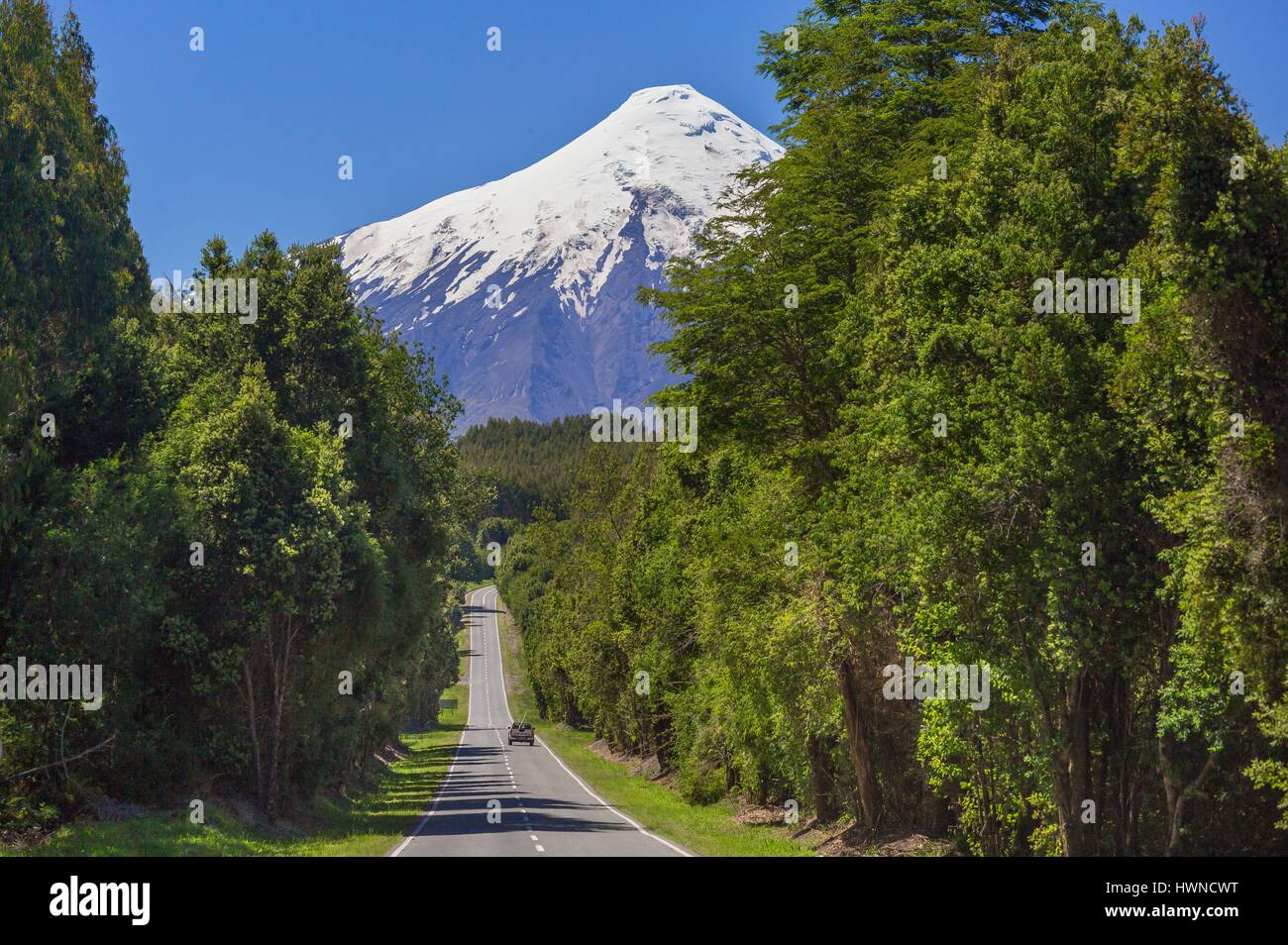 Il Cile Los Lagos regione, Puerto Varas, Ensenada, vulcano Osorno Foto Stock