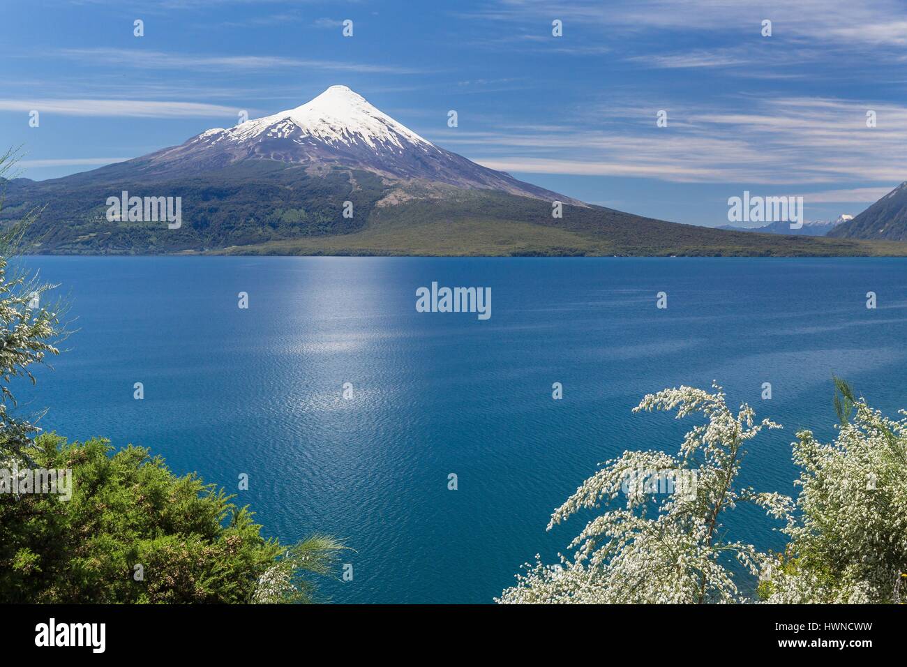 Il Cile regione di Los Lagos, Puerto Varas, Ensanada, del vulcano di Osorno e lago Llanquihue Foto Stock