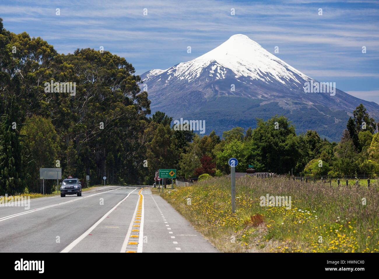 Il Cile Los Lagos regione, Puerto Varas, Ensenada, vulcano Osorno Foto Stock