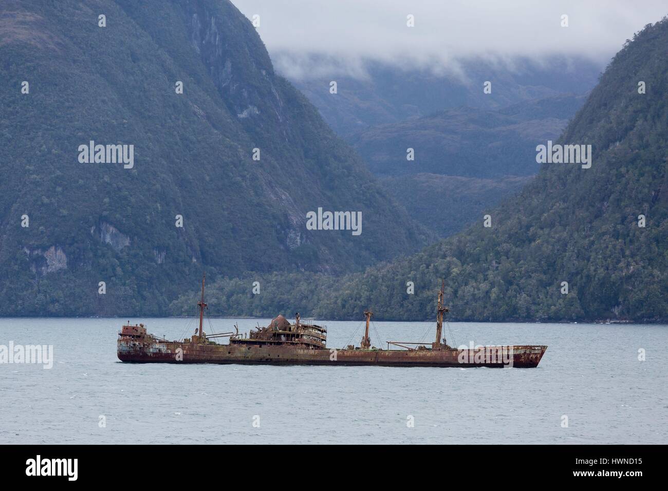 Il Cile, Patagonia, Aysen e regione di Magallanes, relitto della nave capitano Leonidas in Messier canal, vicino a Puerto Eden Foto Stock