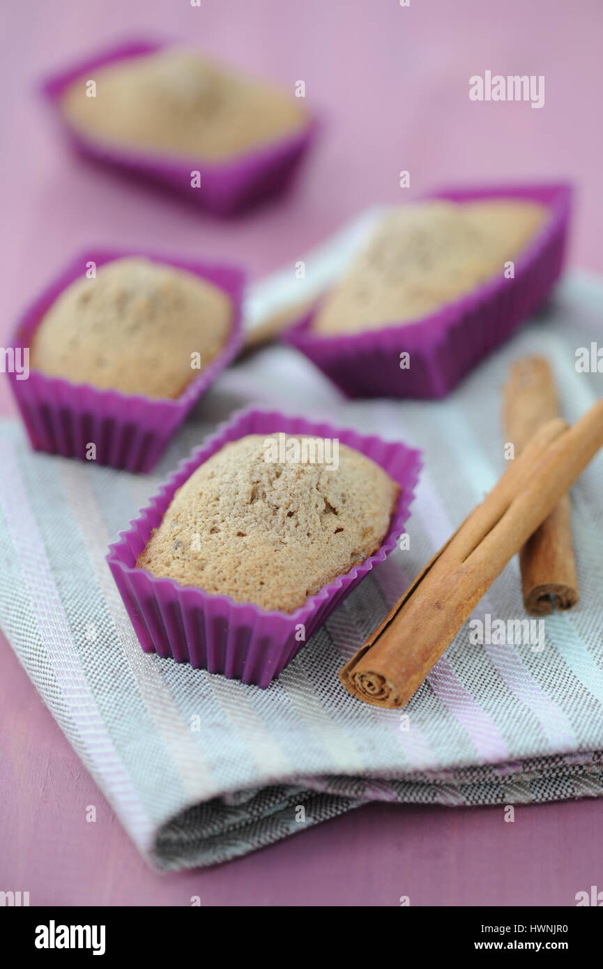 Torta cardamome cannelle Foto Stock