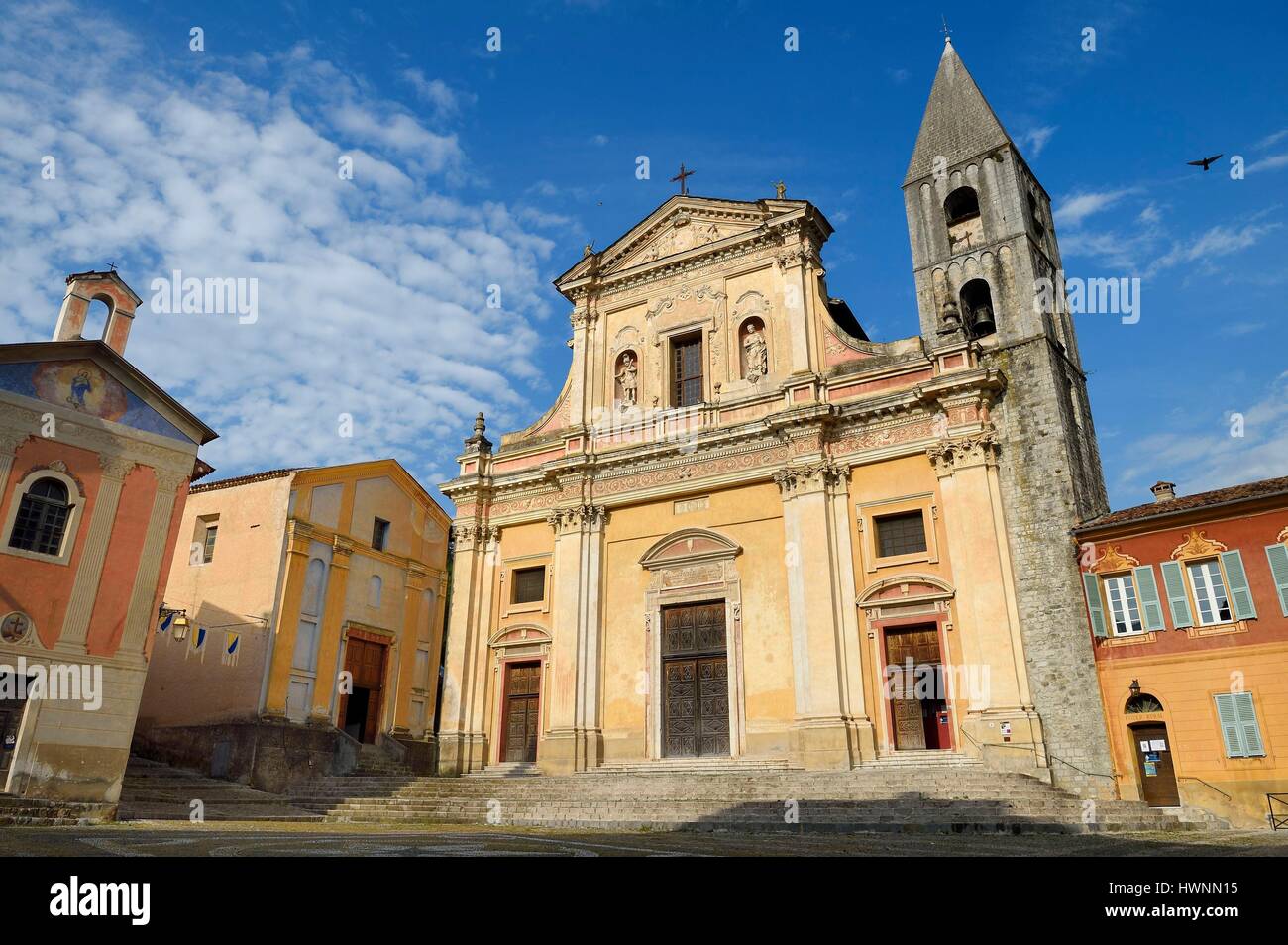 Francia, Alpes-Maritimes, frazione Bevera Valle, Sospel, Place Saint Michel, San Michele cattedrale Foto Stock