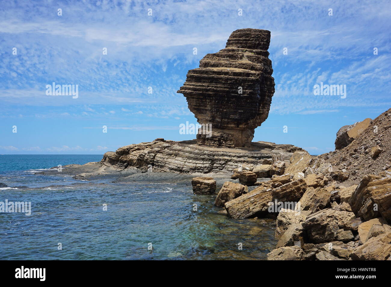 Formazione di roccia sulla riva del mare, il Bonhomme in Bourail, Nuova Caledonia, Grande Terre, l'isola del Sud Pacifico Foto Stock