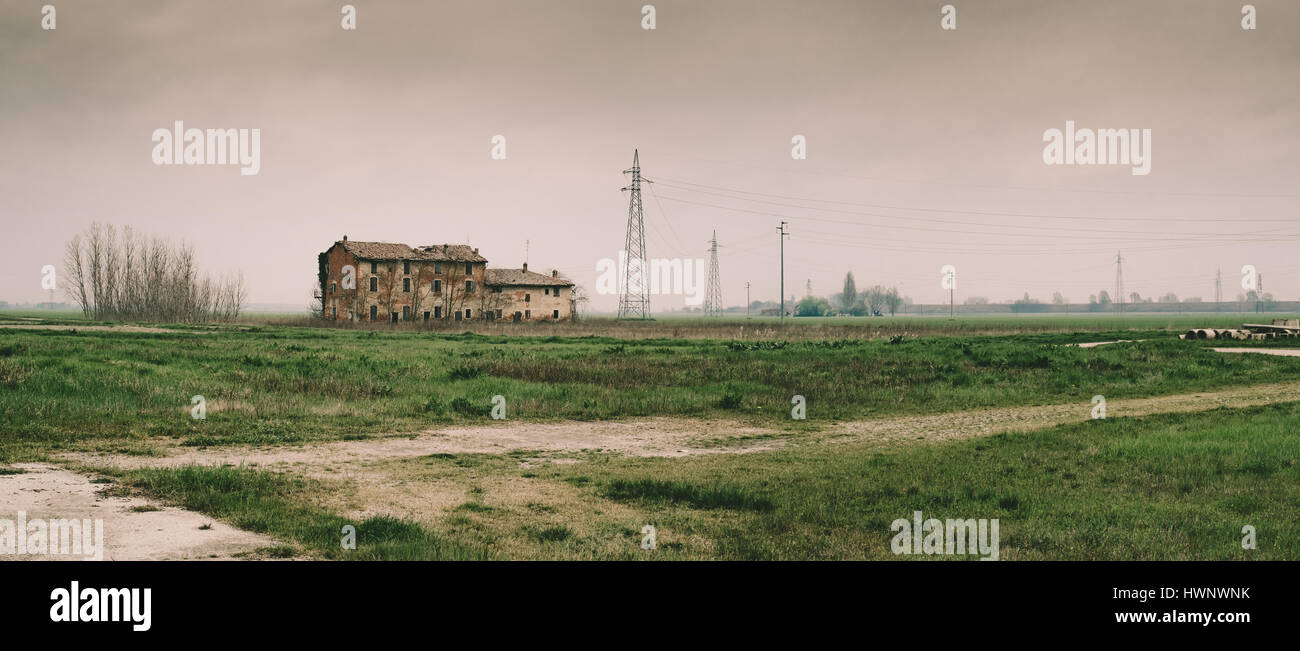 Terreni abbandonati nella bassa Valle Padana Foto Stock
