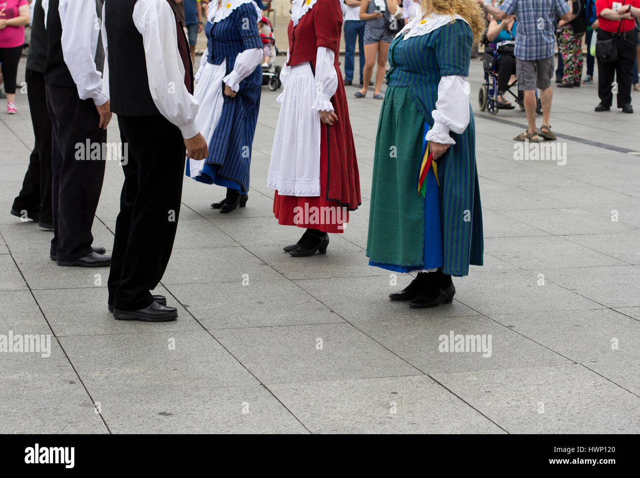 Ballerini gallesi indossare il costume tradizionale Foto Stock