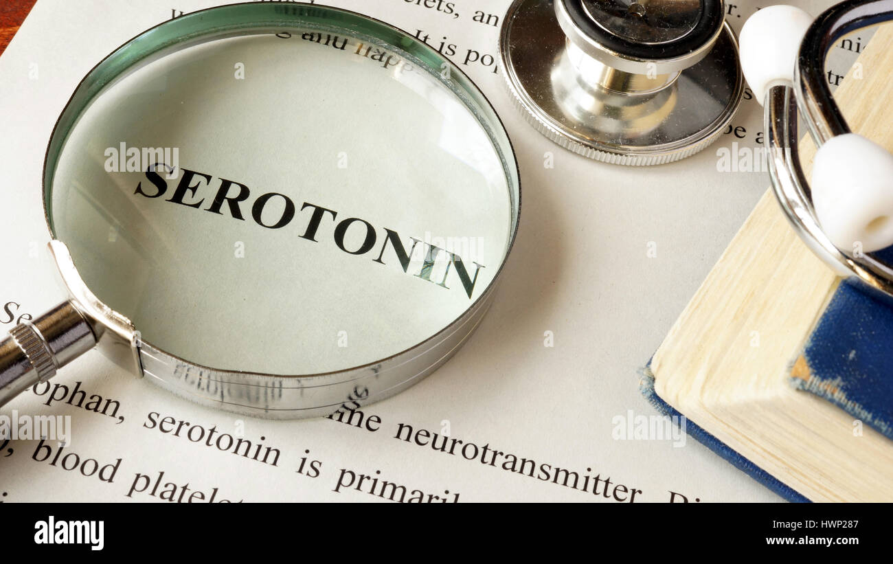 La serotonina scritto su una pagina. Ormoni umani. Foto Stock