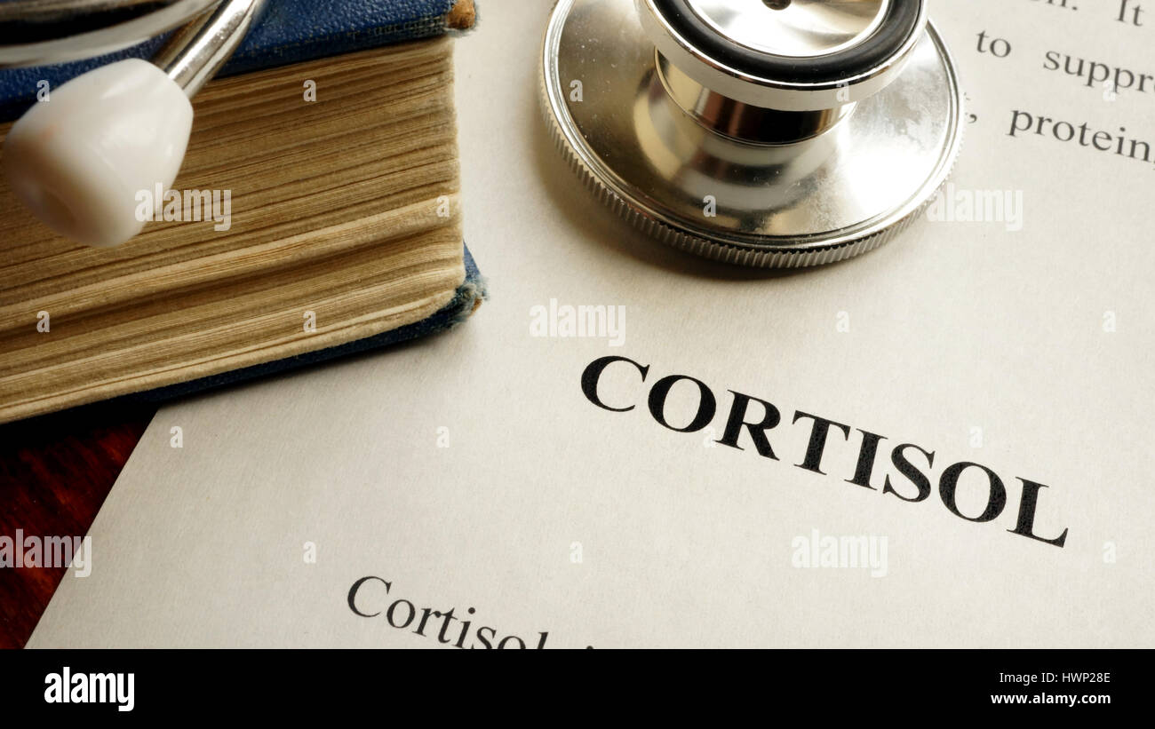 Titolo cortisolo scritto su una pagina. Concetto di ormoni. Foto Stock