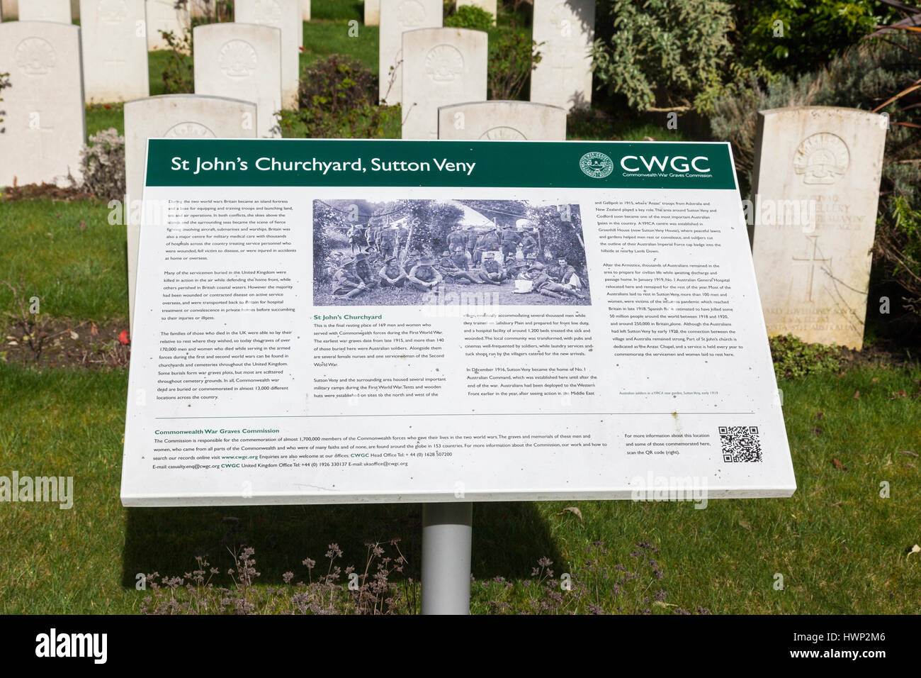 Commonwealth War Graves, Chiesa di San Giovanni Evangelista, Sutton Veny, Wiltshire, Inghilterra, Regno Unito Foto Stock