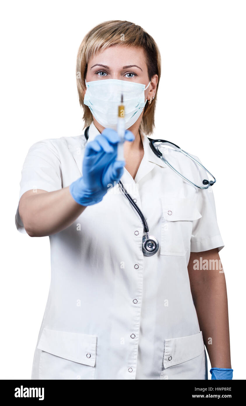 Medico donna mostra una siringa isolati su sfondo bianco. Foto Stock