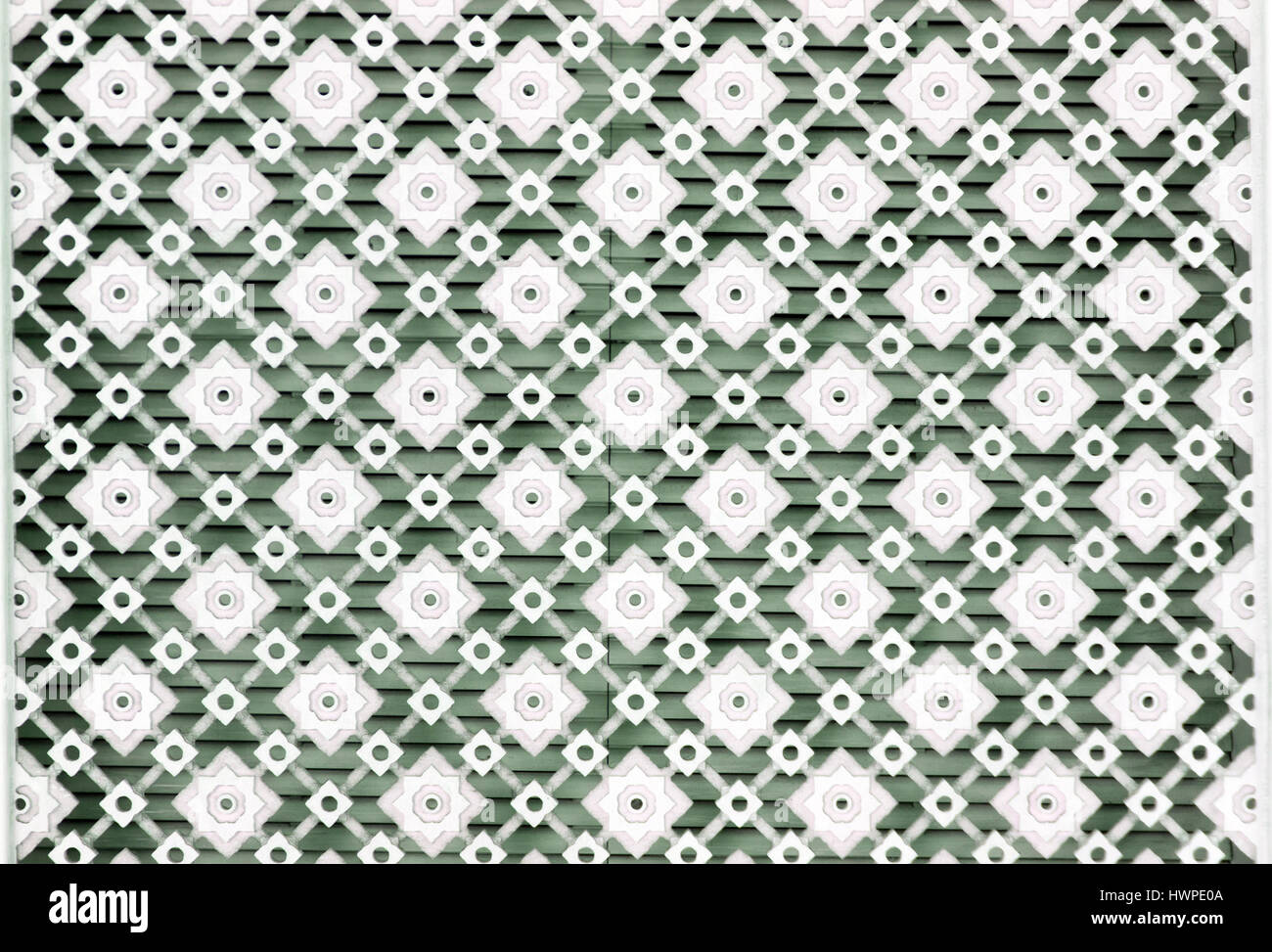 Architettura esterna decore finestra con quadrato in acciaio e ferro fiore modello di linea per lo sfondo Foto Stock