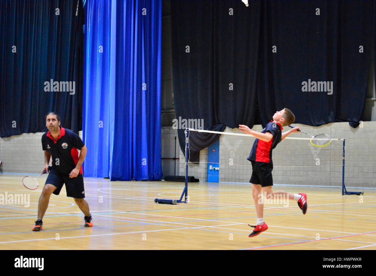 Gibilterra. Il 22 marzo 2017. La Gibilterra Badminton Association ha iniziato l annuale Gibilterra Badminton cittadini con il suo doppio e doppio misto del giorno uno. Partite sono stati riprodotti in corrispondenza del terzo centenario Sports Hall. Credito: Stephen Ignacio/Alamy Live News Foto Stock