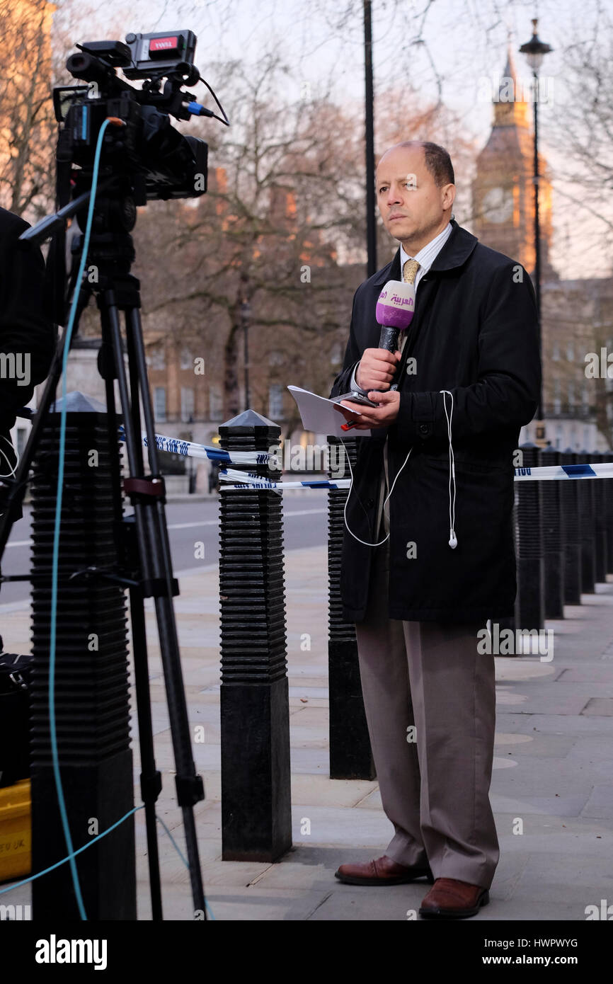 Londra, Regno Unito. 22 Mar, 2017. Notizie internazionali le emittenti relazione da Westminster a seguito dell'attacco terroristico presso la Casa del Parlamento Foto Stock