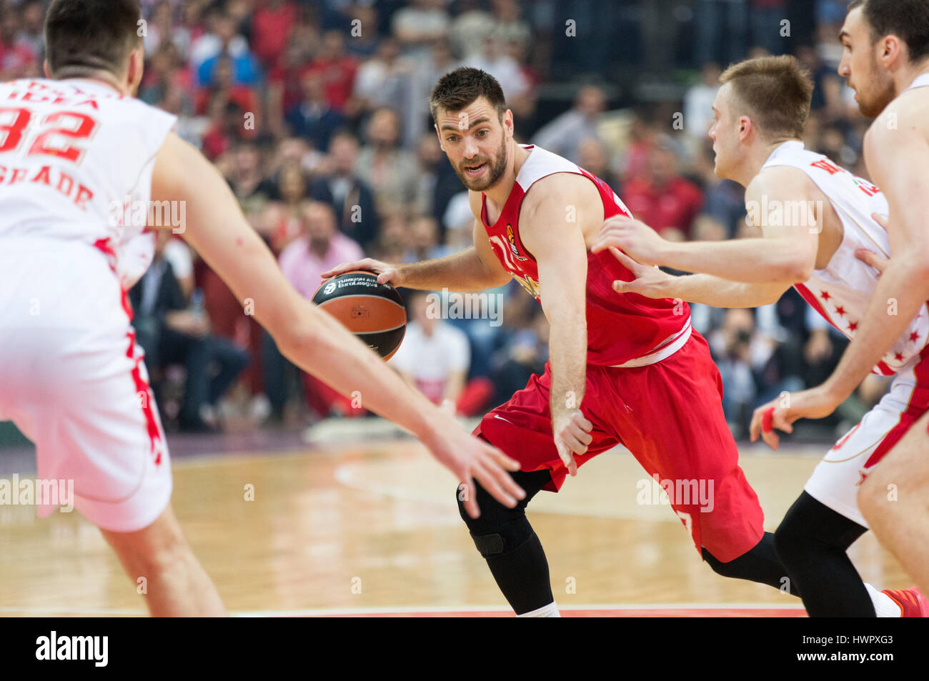 A Belgrado, in Serbia. Xxii marzo, 2017. Vangelis Mantzaris di Olympiacos Pireo in azione durante il 2016/2017 Turkish Airlines Eurolega Regular Season Round 27 gioco tra Crvena Zvezda Belgrado MTS e Olympiacos Pireo a Kombank Arena il 22 marzo 2017 a Belgrado in Serbia. Credito: Nikola Krstic/Alamy Live News Foto Stock