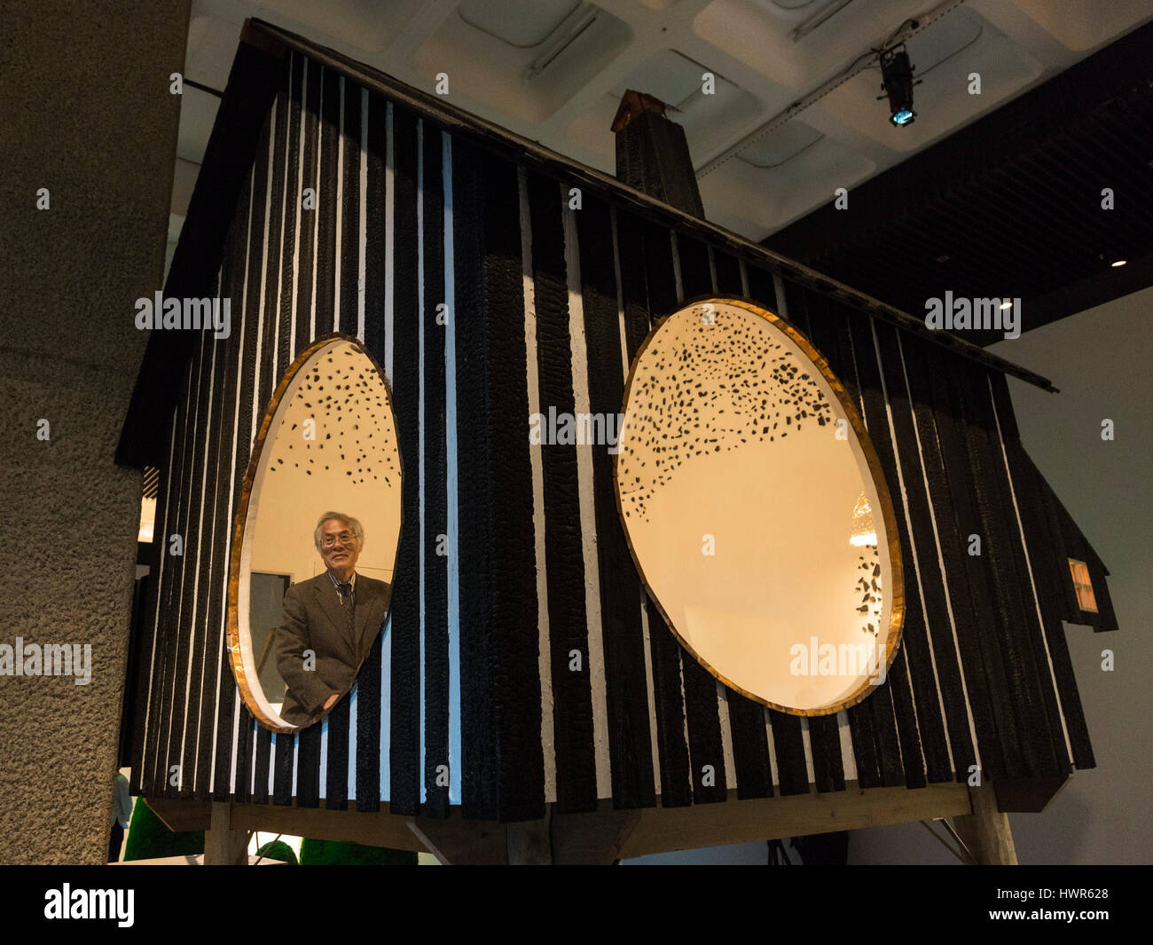 Londra, Regno Unito. Il 22 marzo 2017. Teahouse dall architetto Terunobu Fujimori (nella foto). La casa giapponese: Architettura e vita dopo il 1945 è il primo grande UK Exhibition di concentrarsi sul giapponese architettura domestica dalla fine della Seconda guerra mondiale ad oggi. La mostra presenta oltre 40 architetti e presenta alcuni dei più innovativo per i progetti architettonici degli ultimi 70 anni. La mostra va dal 23 marzo al 25 giugno 2017. Foto Stock