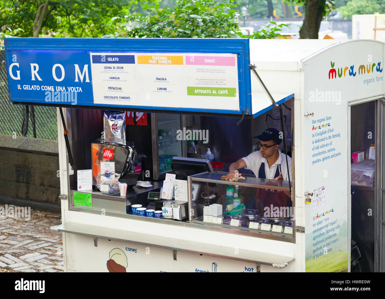 La città di New York, Stati Uniti d'America - Luglio 07, 2015: Grom street food in Manhattan. Italiano le vendite di gelati nell'area del centro cittadino. Grom è una catena di gelaterie Foto Stock