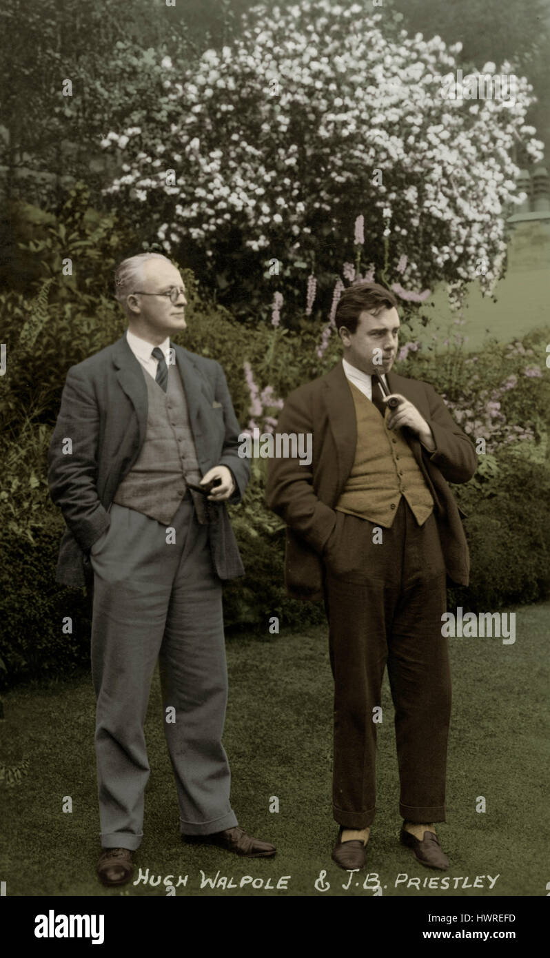 J B Priestley - ritratto con Hugh Walpole (romanziere inglese) - scrittore britannico ed emittente 13 Settembre 1894 - 14 agosto 1984 Foto Stock