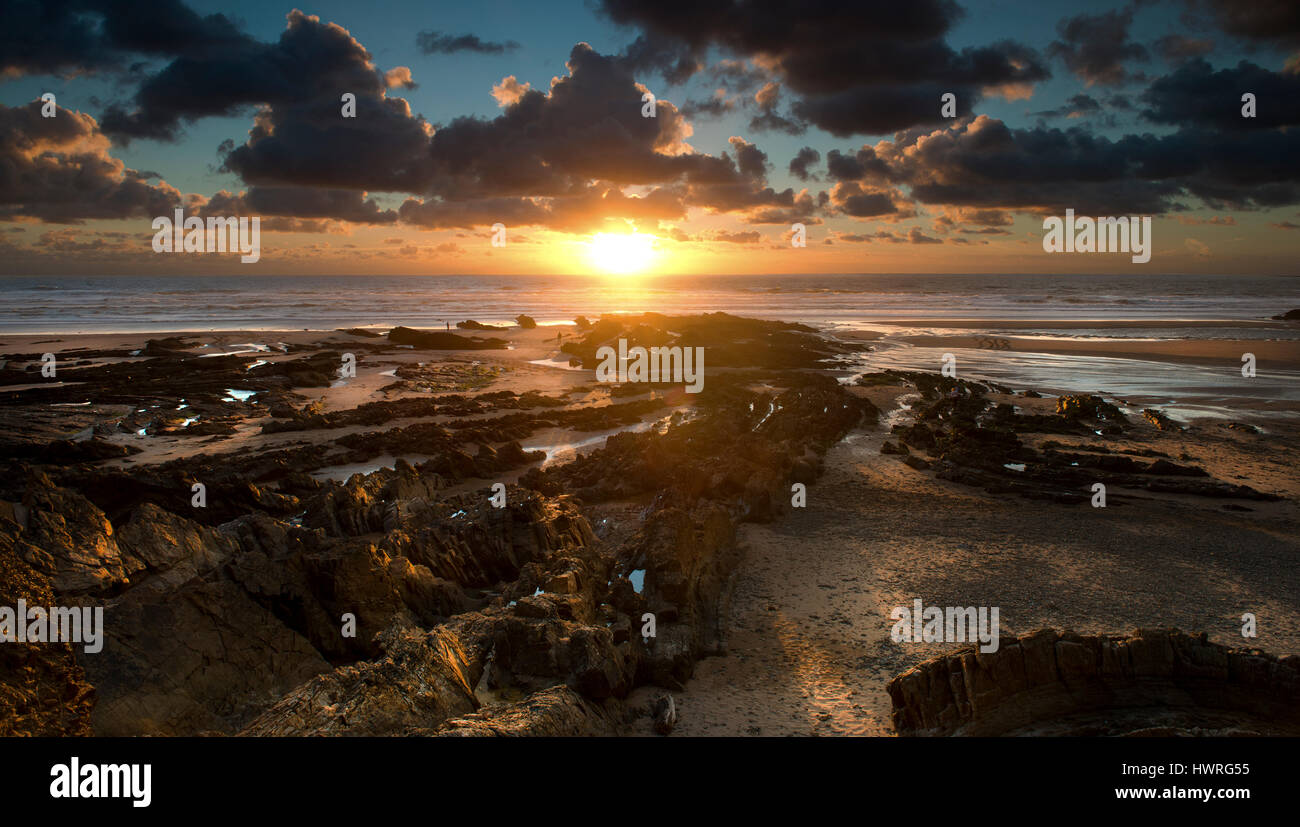 Tramonto sulla spiaggia, Bude, North Cornwall, Regno Unito Foto Stock