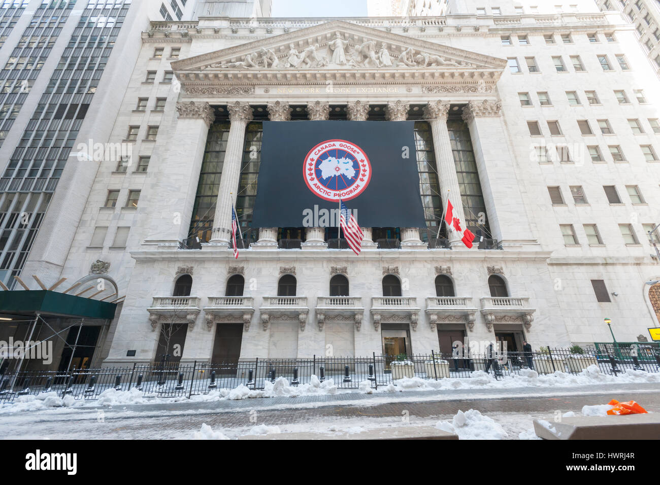 Il New York Stock Exchange è decorata in onore del Canada Goose IPO debutto su Giovedi, 16 marzo 2017. Il canadese parka maker Canada Goose Holdings Inc. stock è la negoziazione sul NYSE e la Borsa di Toronto. (© Richard B. Levine) Foto Stock