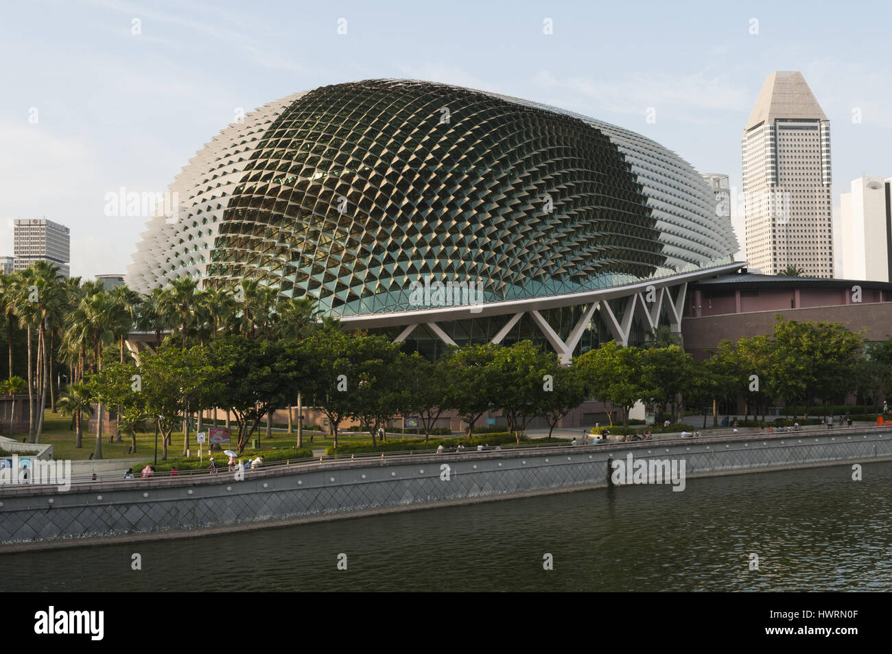 Singapore, l'Esplanade, i teatri sulla baia Foto Stock