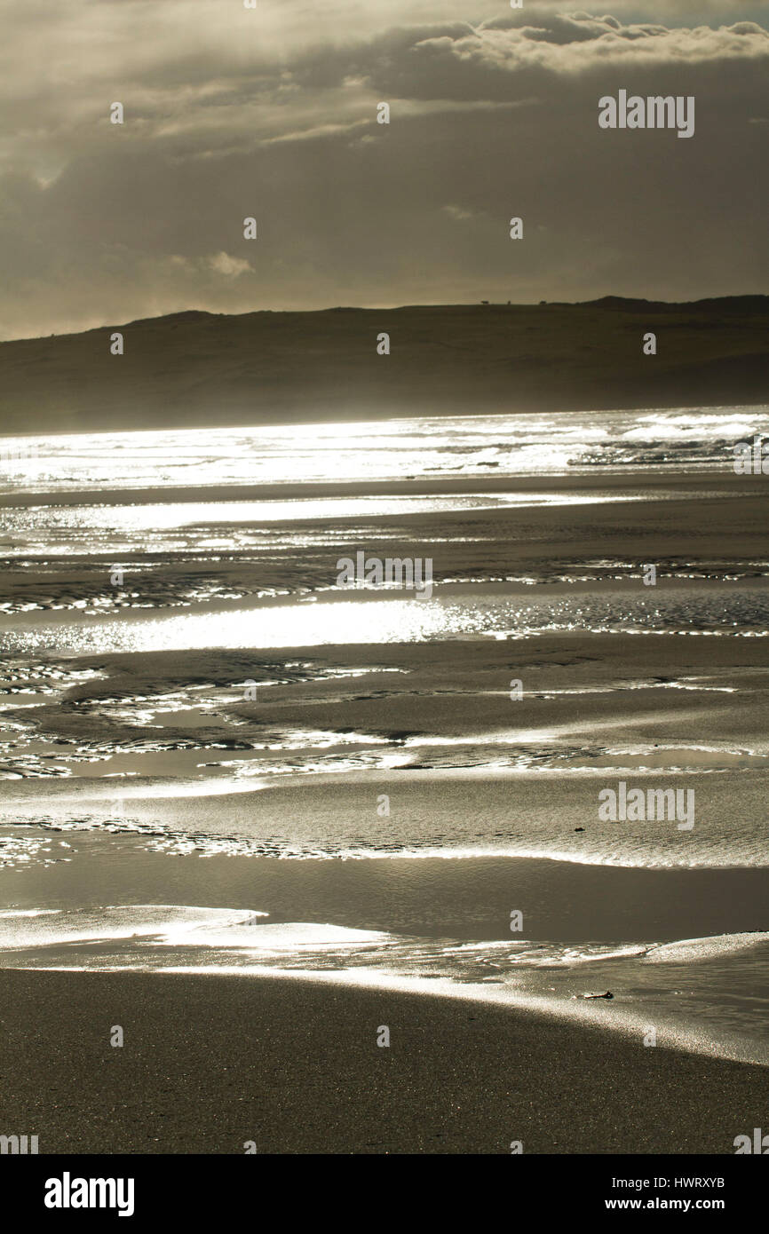 Pozze di marea tra spiaggia Solas e isola Vallay ,habitat ideale per alimentare poco Sterne Foto Stock