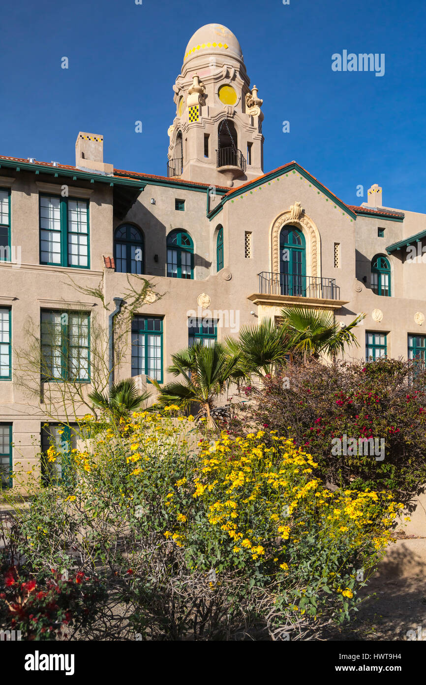 La storica Curley edificio scolastico in Ajo, Arizona, Stati Uniti. Foto Stock