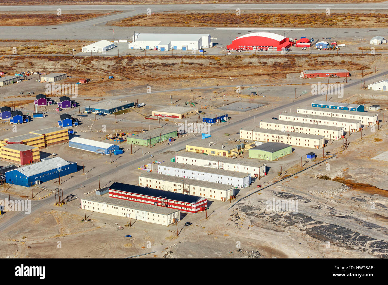Vista aerea sui blocchi vivente e pista di Kangerlussuaq airport, Groenlandia Foto Stock