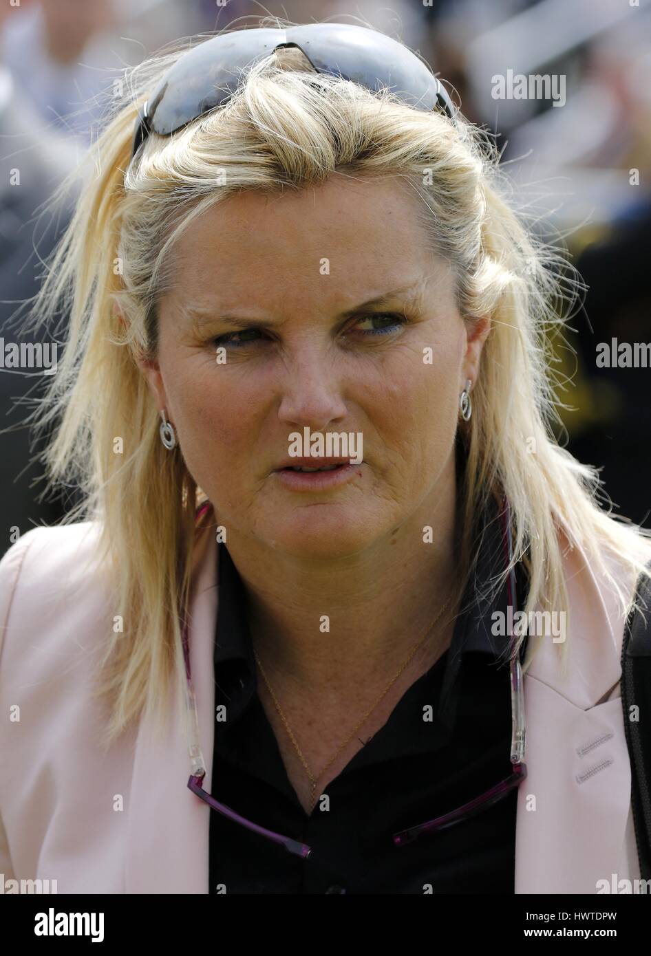 GAY KELLEWAY cavallo da corsa GARA TRAINER allenatore di cavalli IPPODROMO DI YORK YORK INGHILTERRA 15 Maggio 2015 Foto Stock