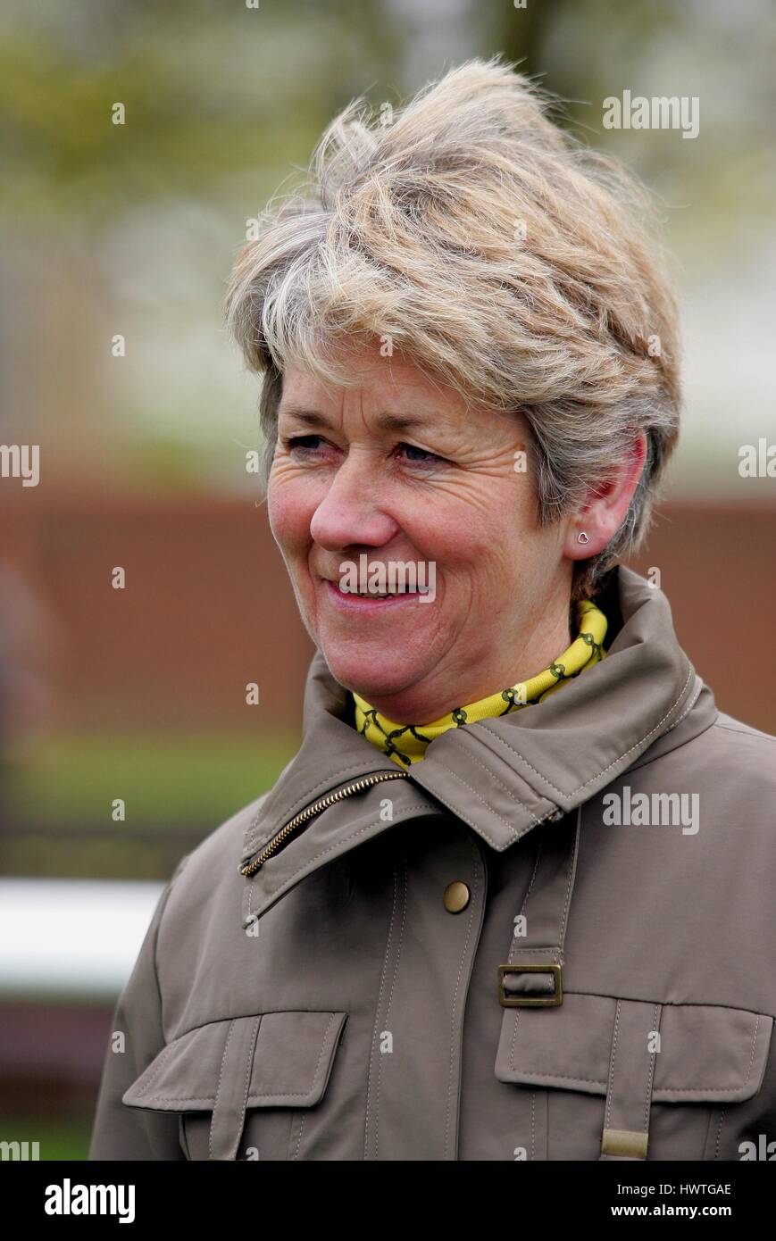 JULIA FEILDEN corsa di cavalli TRAINER ROWLEY MILE NEWMARKET Corso Inghilterra 19 aprile 2006 Foto Stock