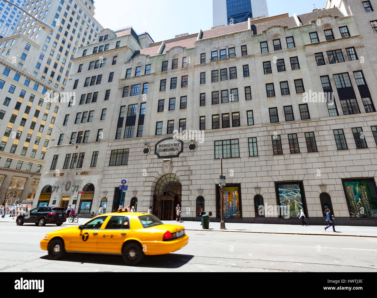 La città di New York, Stati Uniti d'America - Luglio 09, 2015: Bergdorf Goodman Store sulla Fifth Avenue a Manhattan. Fondata nel 1899 da Herman Bergdorf e successivamente di proprietà di e gestito da Foto Stock