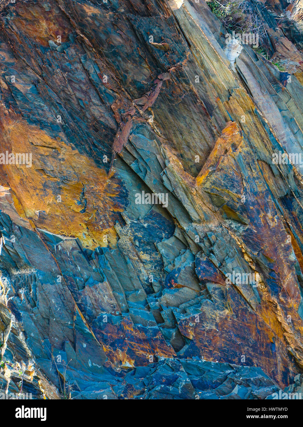 Precambrian lastre rocciose presso Cap Sicié (Var,Riviera francese) che mostra la loro struttura colorati Foto Stock