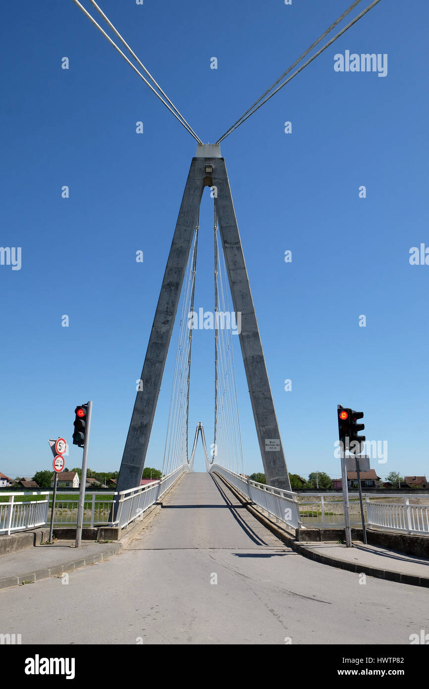 Ponte sul fiume Sava in Martinska Ves, Croazia il 18 giugno 2016. Foto Stock