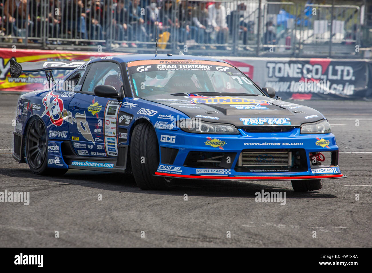 Tokyo, Giappone. Xviii Aprile,2015. Masashi Yokoi di D-MAX, esegue la deriva durante il round 1 del D1 Grand Prix al Odaba corso speciale. Foto Stock