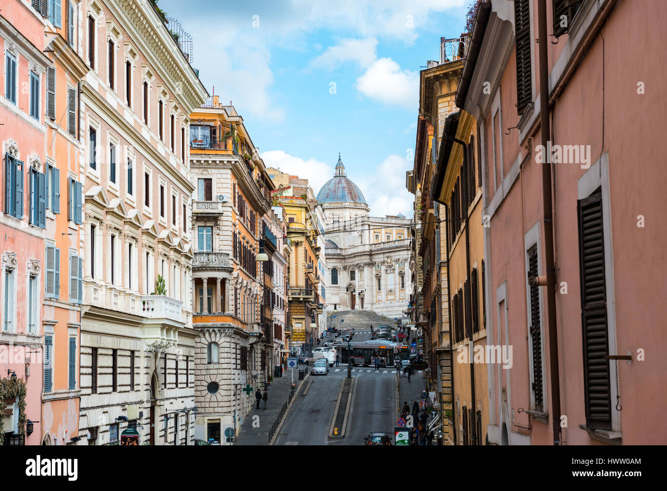 Roma, Italia - 3 Febbraio 2017: Street View di Via di Santa Maria Maggiore con la Basilica di Santa Maria Maggiore in background, il 3 febbraio 2017 ho Foto Stock