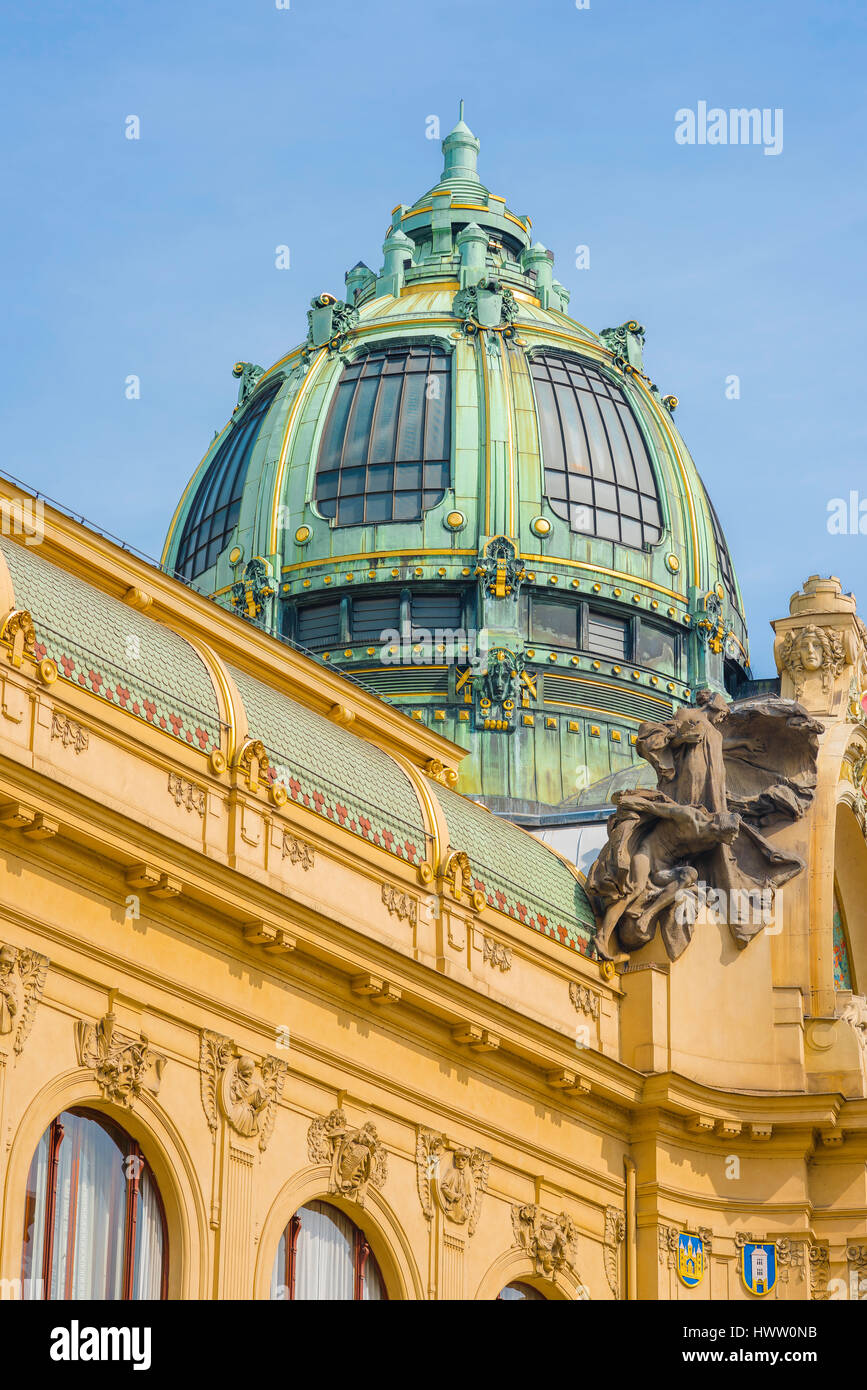 Praga art nouveau costruito nel 1911 il Obecni Dum è il più sfavillante stile liberty nella città di Praga, Repubblica Ceca. Foto Stock